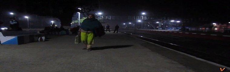 WAP-4 Poorva Exp speeds through Gurap - Jan 2012