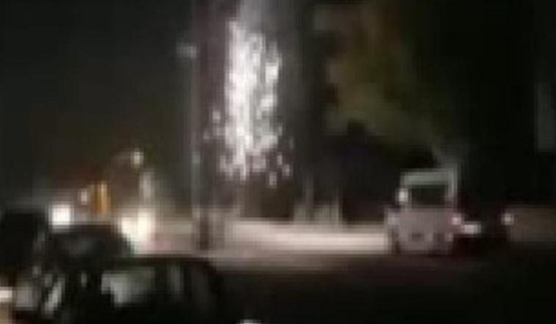 Elektrik telleri havai fişek gibi patladı