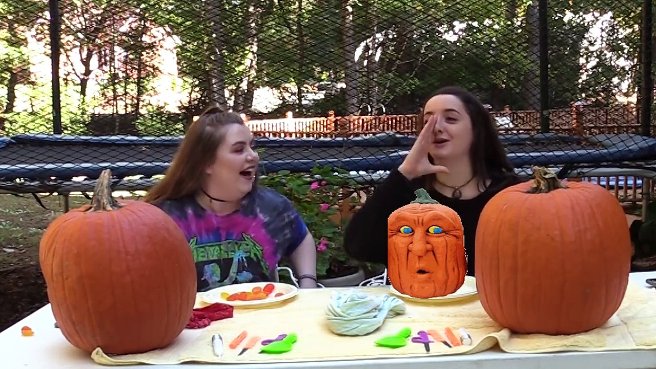 HALLOWEEN DANCING HEADS, GUMMY VS REAL...CARVING W/ TRICKS & TREATS FROM FUNKEE BUNCH HEIDI!