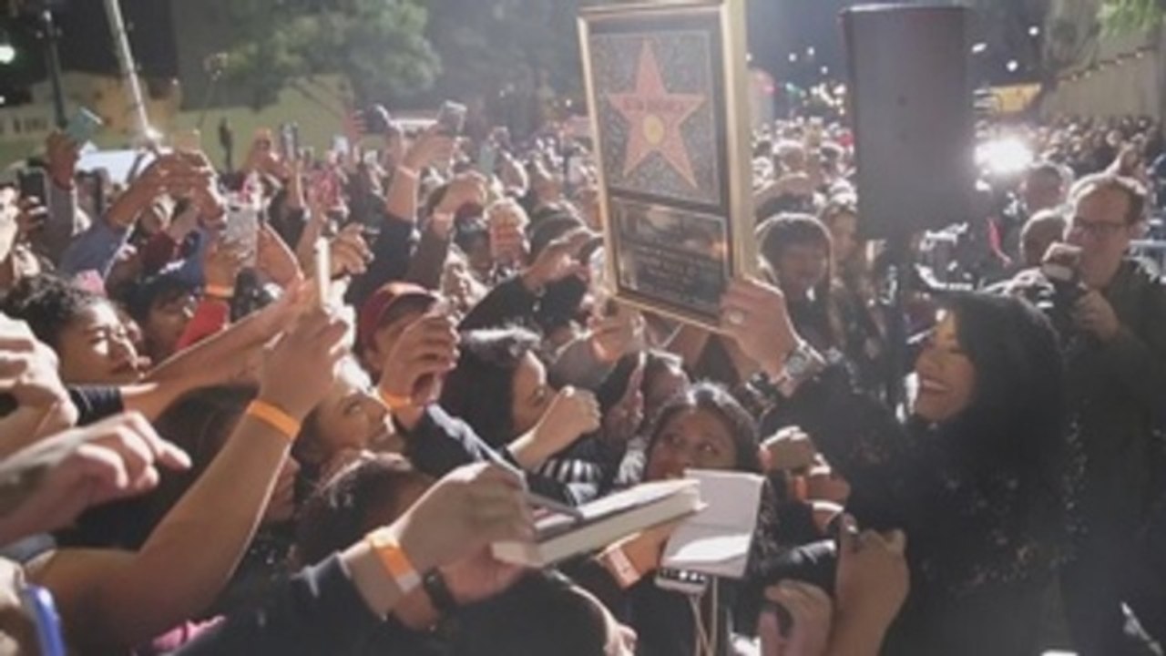 Selena, homenajeada con una estrella en el Paseo de la Fama de Hollywood