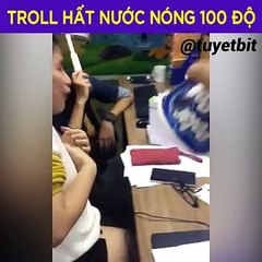Welax_ Troll đổ nước nóng 100 độ vào đồng nghiệp - Tuyết Bít