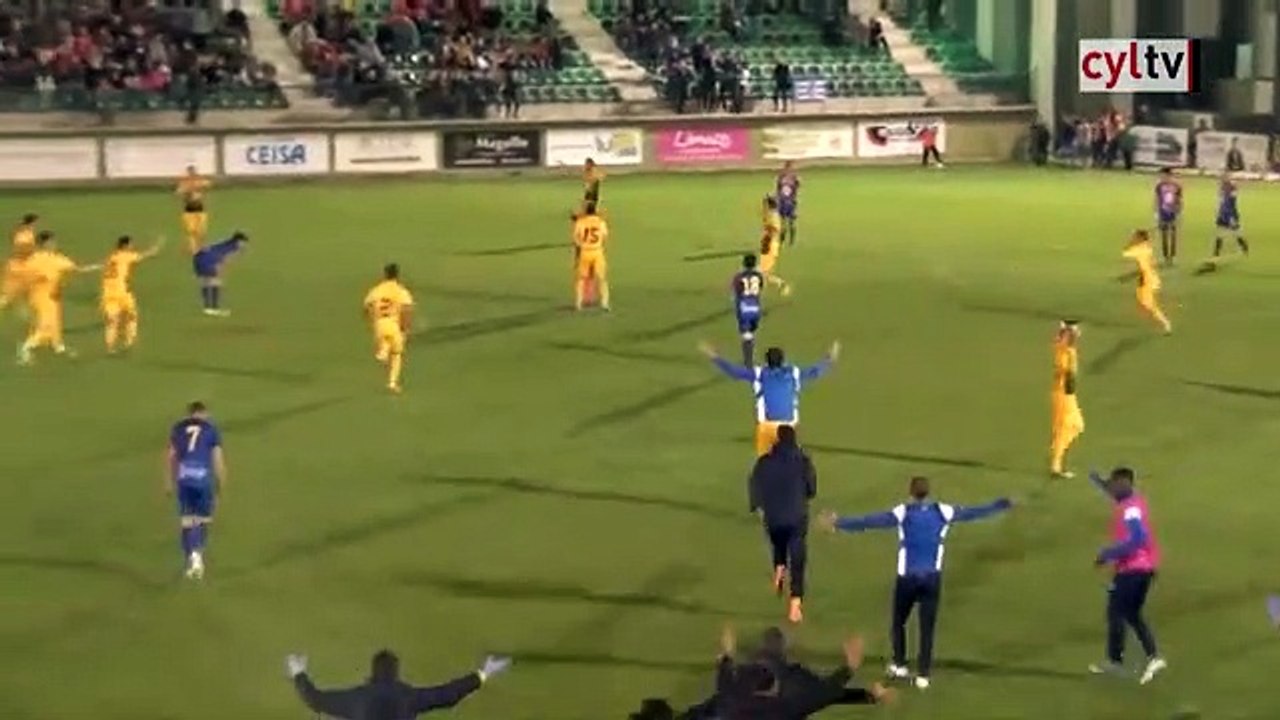 Quand l'arbitre siffle la fin du match alors qu'un joueur s’apprête à marquer !