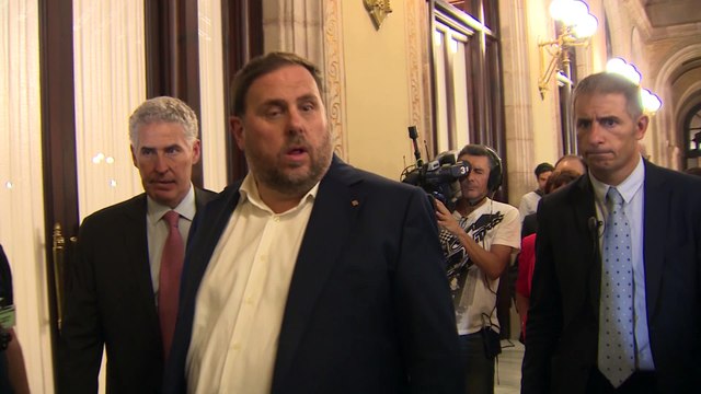 Puigdemont y exconsellers se entregan a la Policía belga