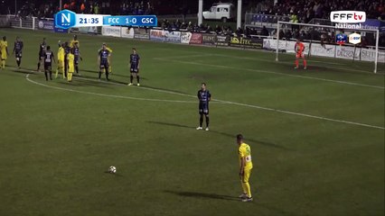 Coup franc repoussé par le goal