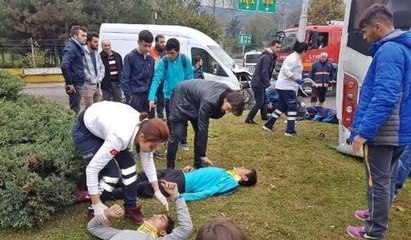 Sporcuları taşıyan midibüs kaza yaptı