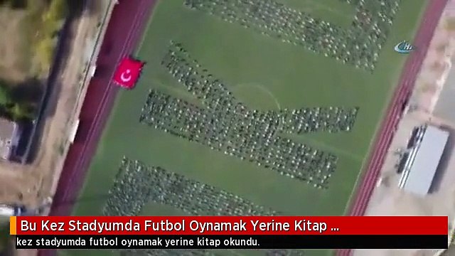 Bu Kez Stadyumda Futbol Oynamak Yerine Kitap Okundu... Oku Figürü Havadan Görüntülendi