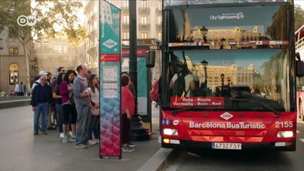 Political crisis hits tourism in Catalonia | DW English