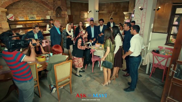 Aşk ve Mavi 28.Bölüm - Hasibe, Safiye’nin açılış törenini basar!