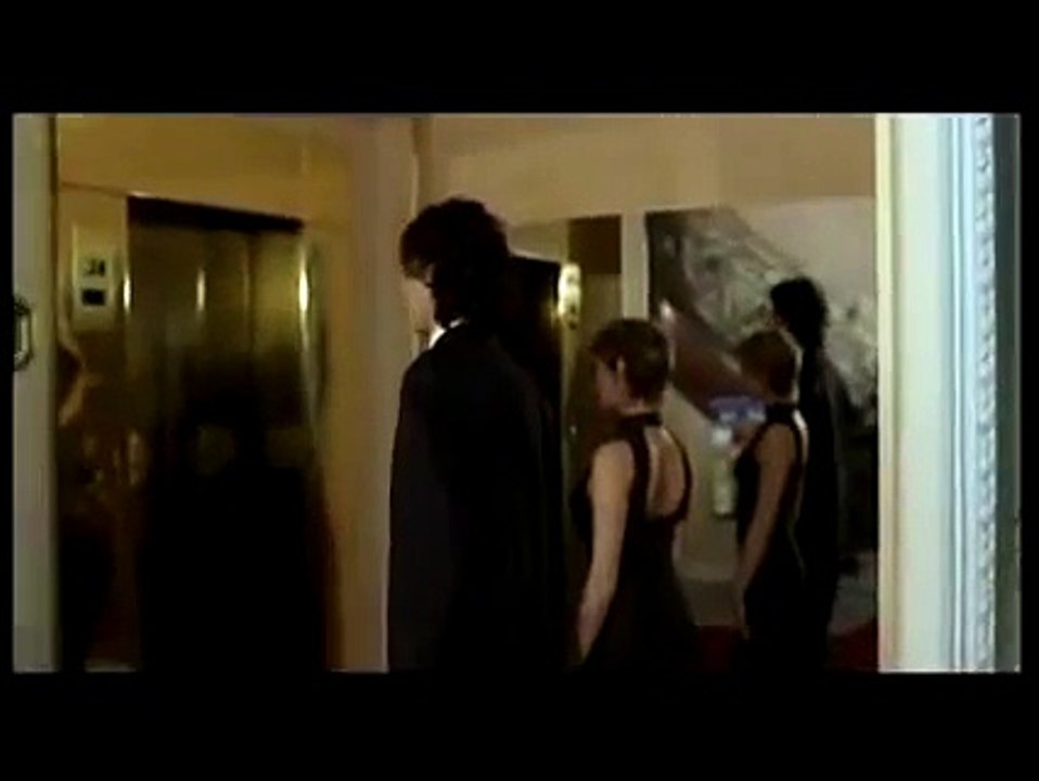 Sevişme sahnesi komik =)