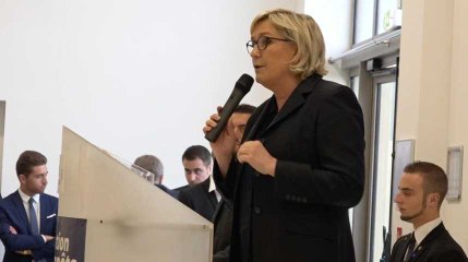 Marine le Pen: si les jihadistes français écopent de la peine de mort, "tant pis pour eux"