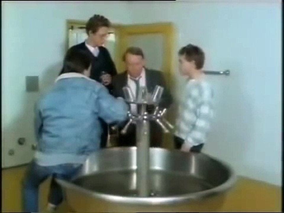 Derrick  E142 - Die Nacht in der Rhonda starb  (1986)