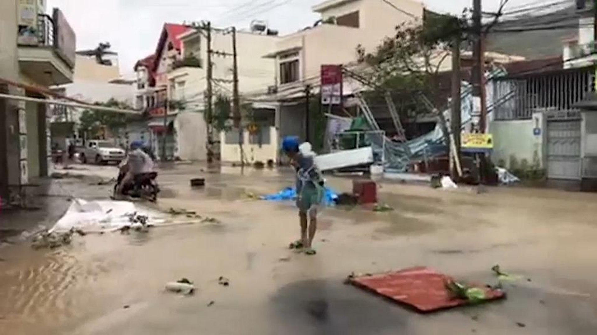 ⁣Тайфун во Вьетнаме: 19 погибших