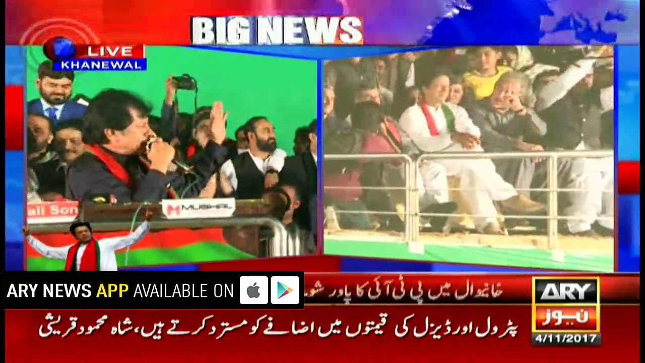 Singer Attaullah Esakhelvi on stage during PTI event in Khanewal