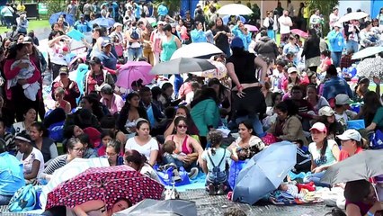 Mães colombianas defendem amamentação em público