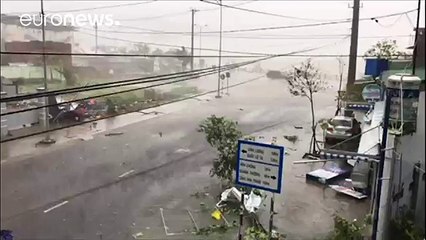 Al menos 19 muertos por el tifón Damrey en Vietnam