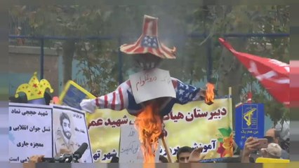 في ذكرى الاستيلاء على سفارة أمريكا.. إيران تعرض صاروخا وتصف ترامب "بالمجنون"