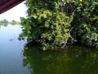 en pirogue sur le lac Tonle Sap