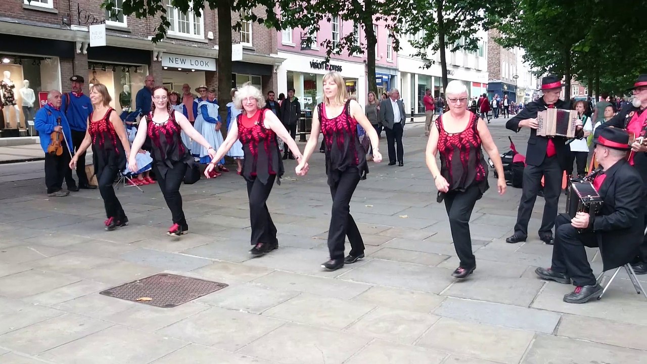 MORRIS DANCERS vid 24