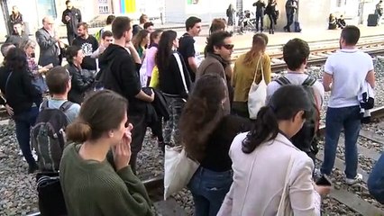 Tallen les vies del tren a Girona en defensa dels presos