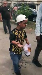 Anão pistola por que a mina tem medo dele