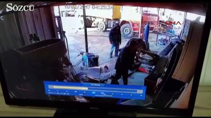 Tamir ettiği lastik bomba gibi patladı