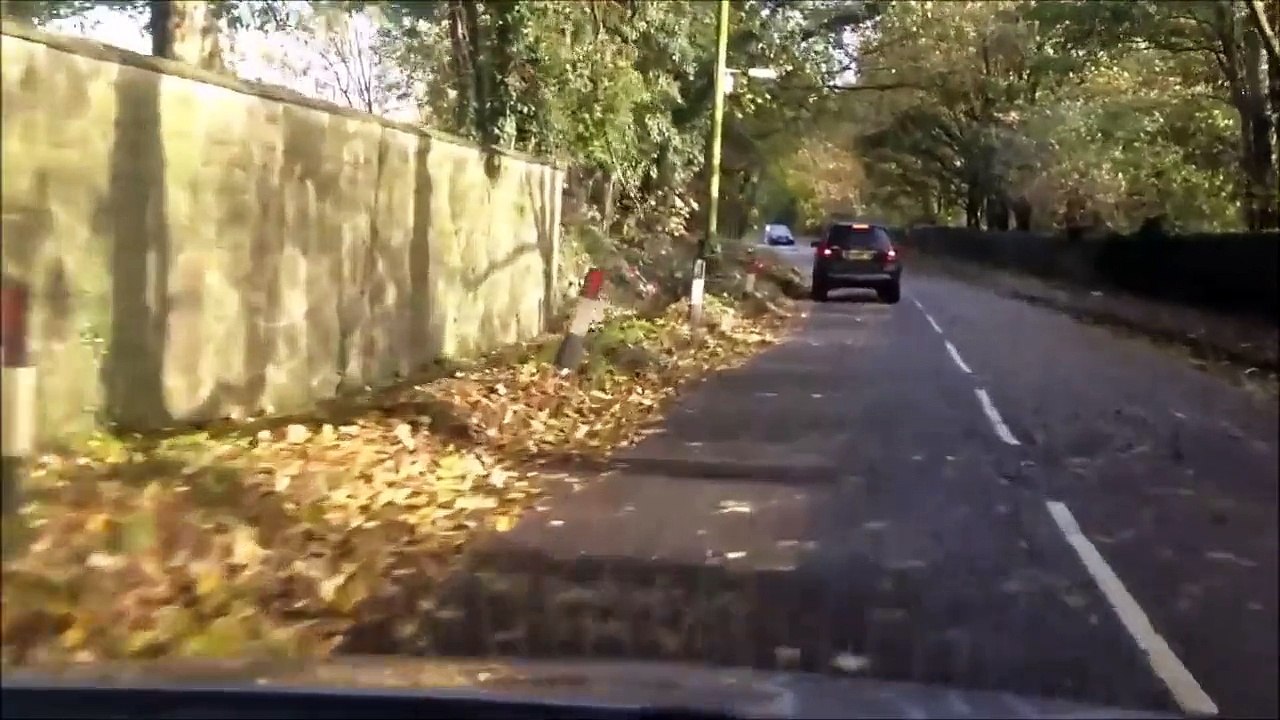 Quand tu penses pouvoir traverser la route inondée avec ta voiture... FAUX!