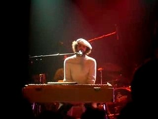 Camille Bazbaz > Sur le bout de la langue