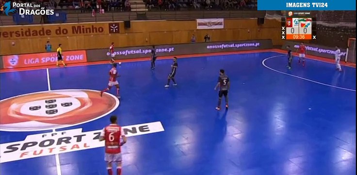 Adeptos do Benfica criam distúrbios e confrontos em jogo de Futsal