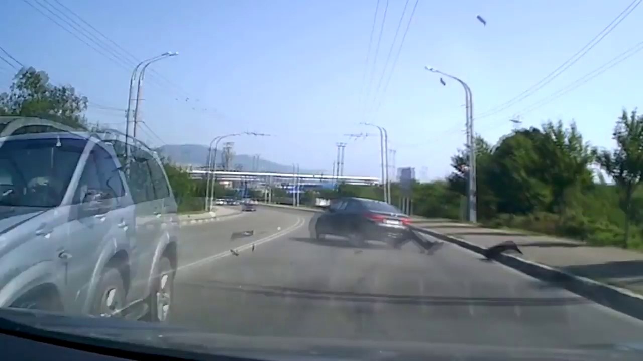 Watch !! Worst Drivers in the World 2017