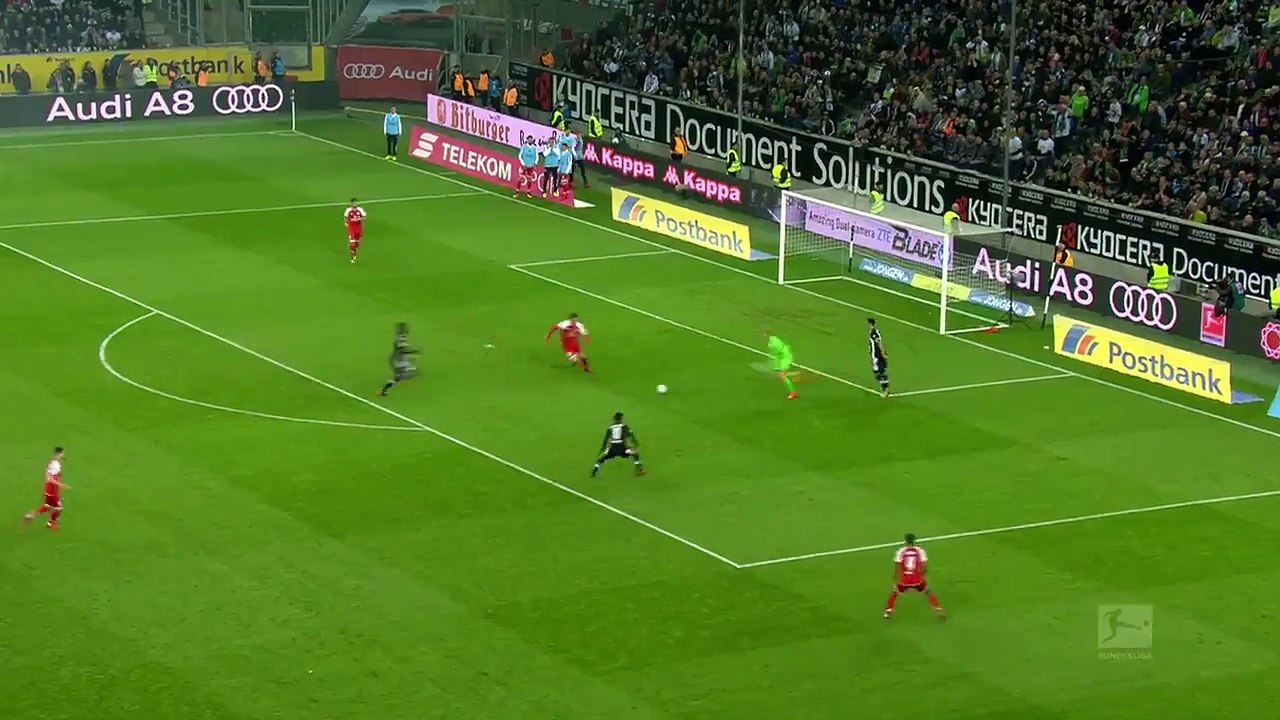 Вратарь немецкого клуба оконфузился, перепутав мяч с одиннадцатиметровой точкой