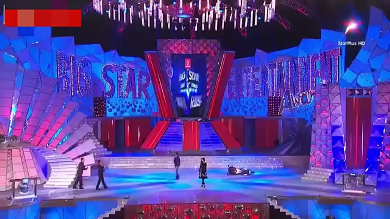 Salman khan and akshay look angry in awards show