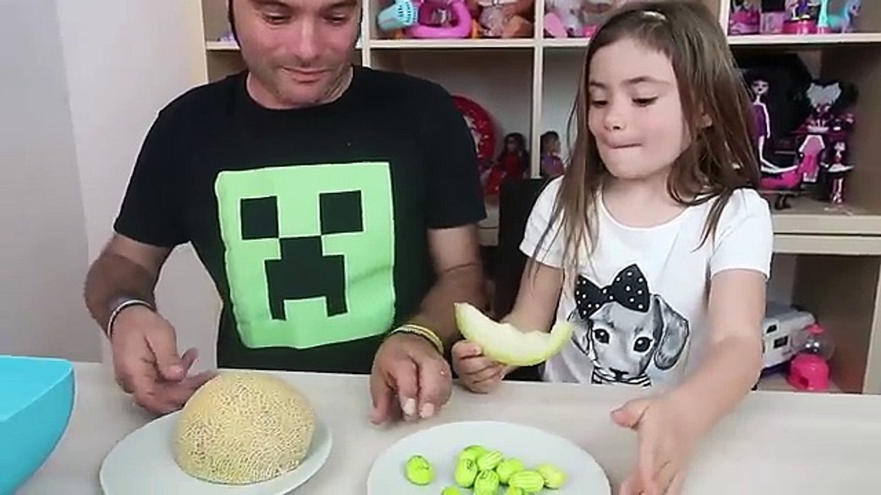 GOMINOLAS Vs. REALIDAD #1 El reto de los dulces GUMMY FOOD vs REAL