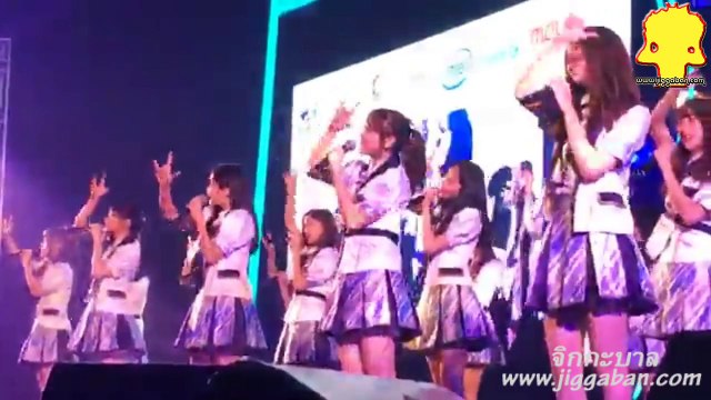 #BNK48 @ THAILAND GAME SHOW BIG FESTIVAL 2017 BNK48 16 คน