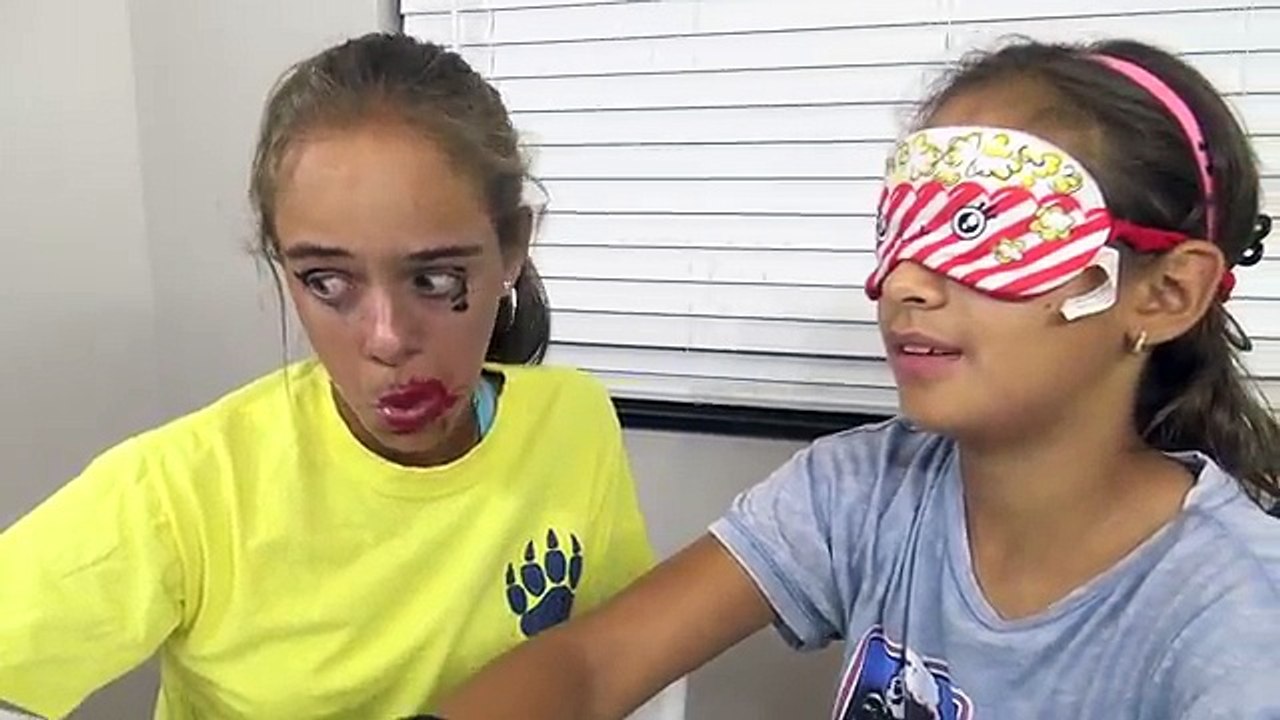 BLINDFOLDED MAKEUP CHALLENGE EXTREME! Sisters Sophia and Sarah Family Fun