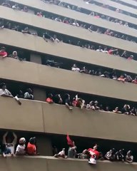 Teamwork at Astros Parade to get dropped hat back to owner