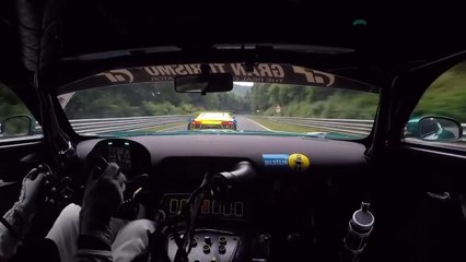 Tải video: Mercedes-AMG GT3 chasing Audi R8 LMS GT3 at Nürburgring