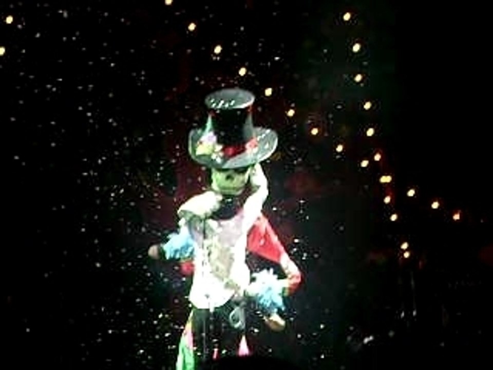 Suite intro mika love today concert forest national