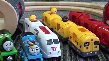 Wooden Thomas & Brio Two Tunnel Subway Railway toys video for chldren