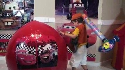 GIANT EGGS DISNEY PIXAR CARS SURPRISE EGG 2 LIGHTNING MCQUEEN AND TOW MATER DISNEY TOYS