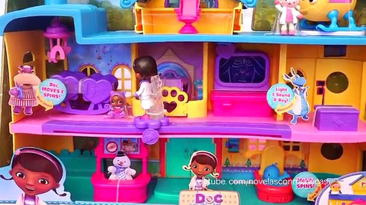 Shopkins y Num Noms tienen que ir al Hospital de juguetes de la Doctora Juguetes