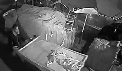 Hırsızlık zanlısını linçten polis kurtardı