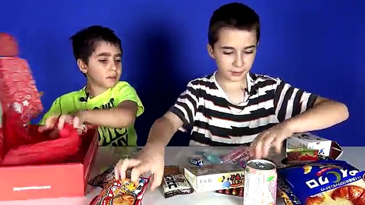 Trying Japanese Snacks from the Japan Crate