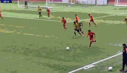 Fenerbahçeli futbolcudan Galatasaraylı futbolcuya inanılmaz faul