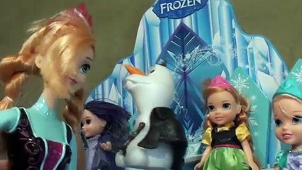 Descargar video: Anna and Elsa Toddlers Magic Sleep over Frozen Elsa Ice Castle Part 1 Mal and Evie Toddlers Playroom