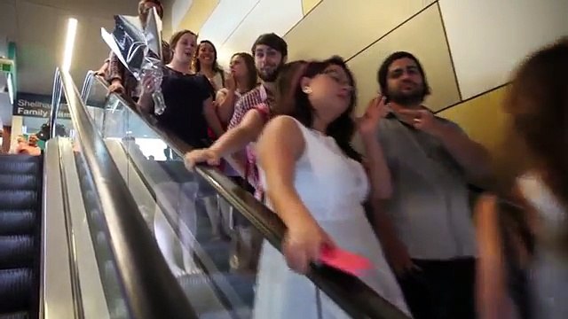 Mislila je da njen dečko nakratko ide u WC u kinu. No, ono što je potajno uradio, natjeralo joj je suze na oči!