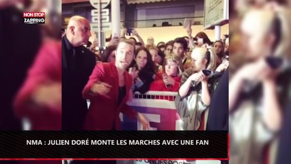 NMA : Julien Doré monte les marches avec une fan (vidéo)