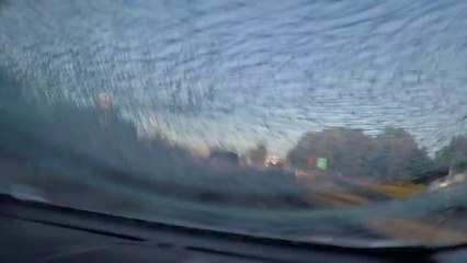 Vol d'un débris sur le pare-brise en pleine autoroute !