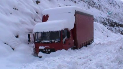 Kar Yağışı Seydişehir-Antalya Karayolunu 5 Saat Ulaşıma Kapattı