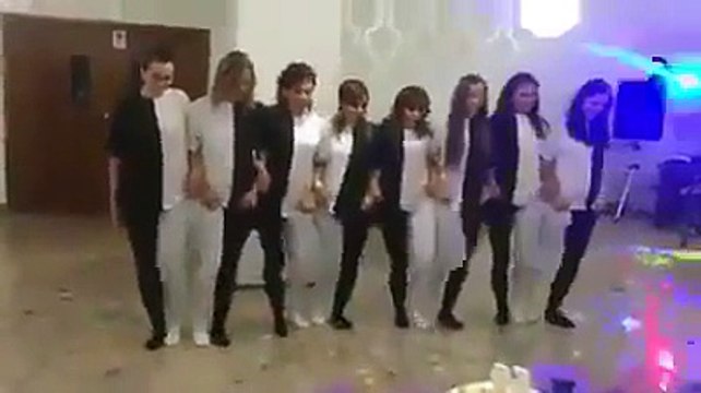 Leur chorégraphie va vous embrouiller le cerveau et c'est le but! Incroyable