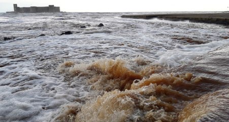 Mersin'de Yağışlar Sele Neden Oldu, Denizin Rengi Kızıla Döndü!